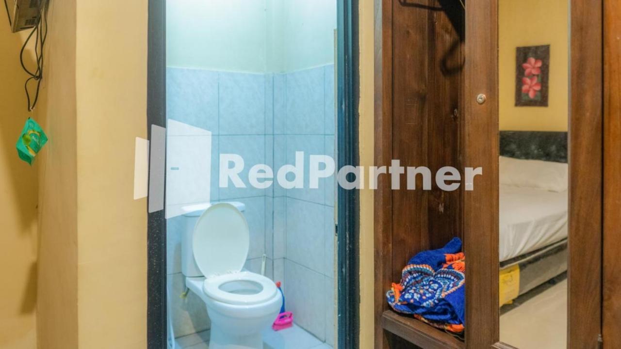Vandhela Homestay Syariah Mitra Reddoorz Surabaya Exteriör bild