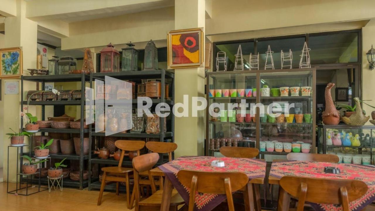 Vandhela Homestay Syariah Mitra Reddoorz Surabaya Exteriör bild