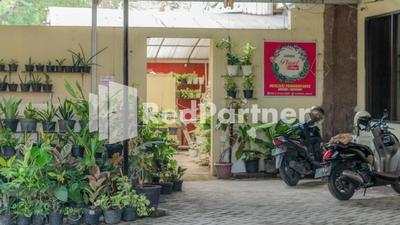 Vandhela Homestay Syariah Mitra Reddoorz Surabaya Exteriör bild
