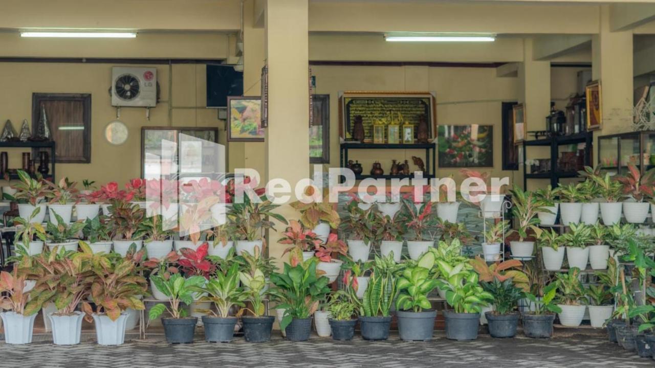 Vandhela Homestay Syariah Mitra Reddoorz Surabaya Exteriör bild